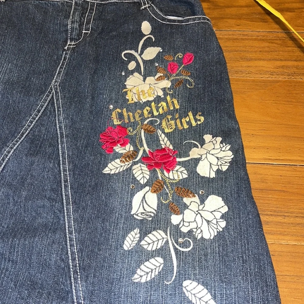 Modest long blue jean a-line skirt Cheetah‎ girl size 16 1/2 embroidered flowers